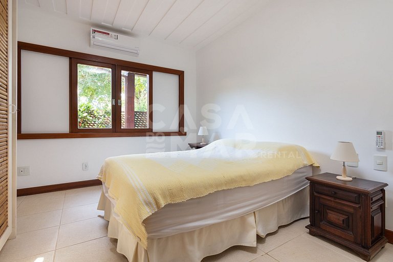Beautiful house, with 4 suites, located in Manguinhos in Con