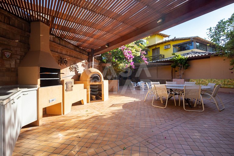 Beautiful house, with 4 suites, located in Manguinhos in Con
