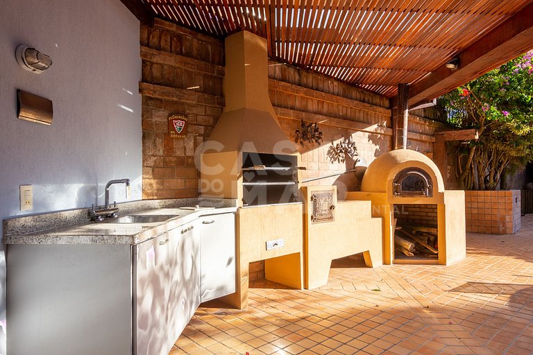 Linda casa, com 4 suítes, localizada em Manguinhos em Condom