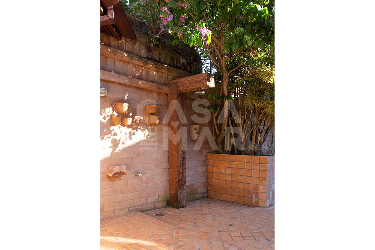 Beautiful house, with 4 suites, located in Manguinhos in Con