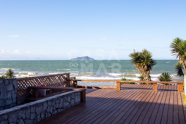 Beautiful house, with 4 suites, located in Manguinhos in Con