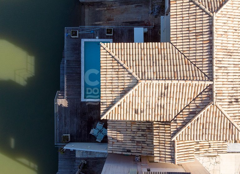 Excelente casa com 4 suítes, todas climatizadas, em frente a