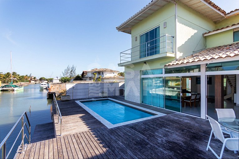 Excelente casa com 4 suítes, todas climatizadas, em frente a