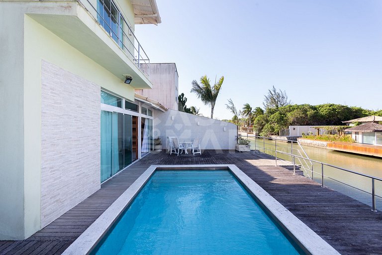 Excelente casa com 4 suítes, todas climatizadas, em frente a