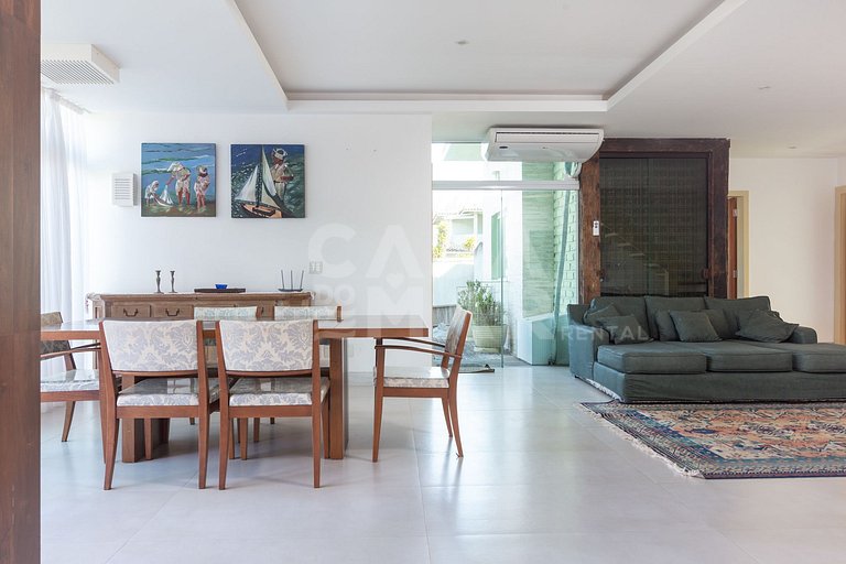 Excelente casa com 4 suítes, todas climatizadas, em frente a