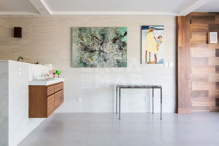 Excelente casa com 4 suítes, todas climatizadas, em frente a