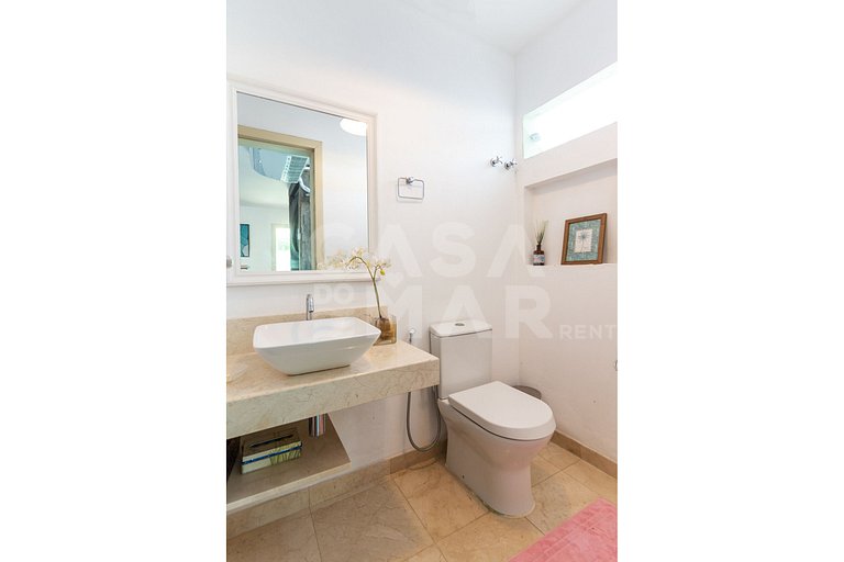 Excelente casa com 4 suítes, todas climatizadas, em frente a