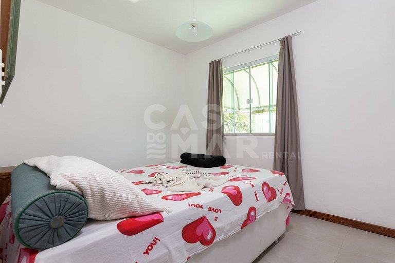 Excelente casa com 4 suítes, todas climatizadas, em frente a