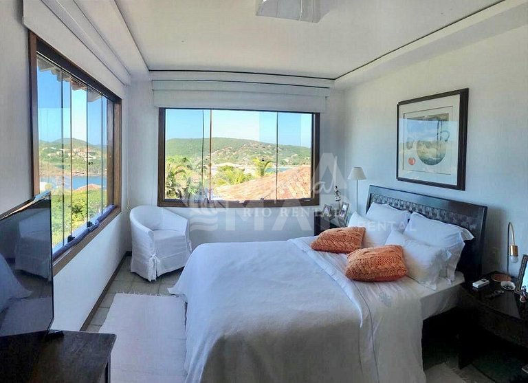 Linda casa com cinco suítes, com privacidade e vista magnífi