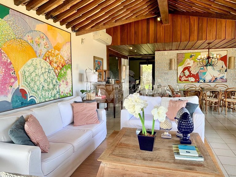 Linda casa com cinco suítes, com privacidade e vista magnífi