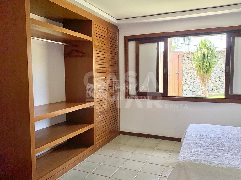 Linda casa com cinco suítes, com privacidade e vista magnífi