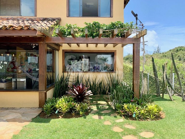 Linda casa com cinco suítes, com privacidade e vista magnífi