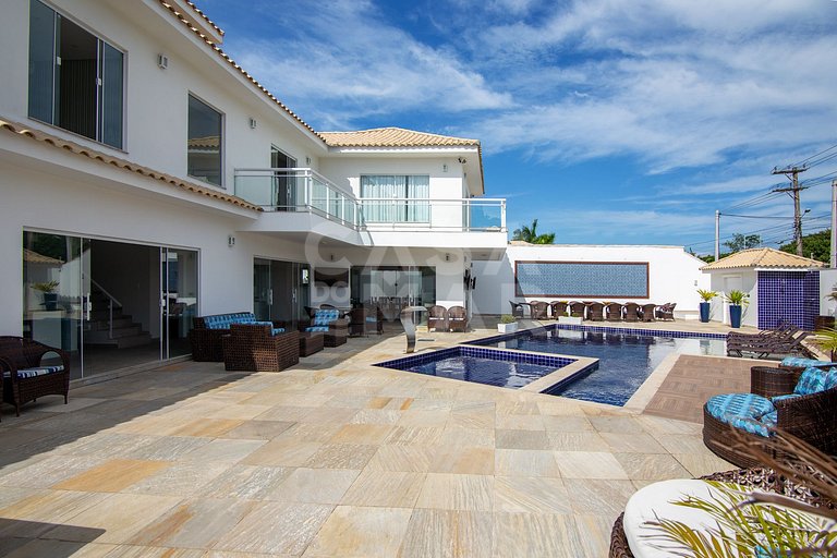 Excepcional casa em Geribá, composta de nove quartos, sendo