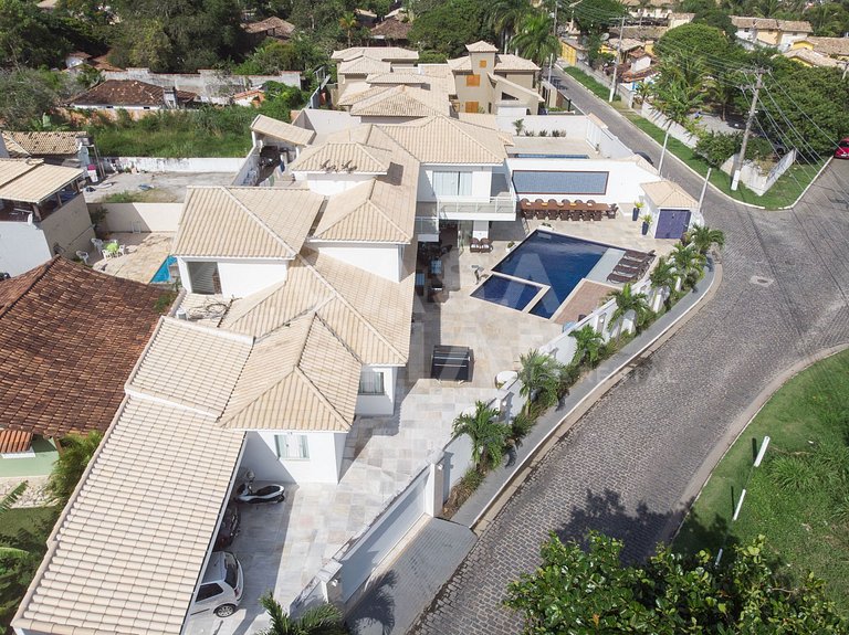 Excepcional casa em Geribá, composta de nove quartos, sendo