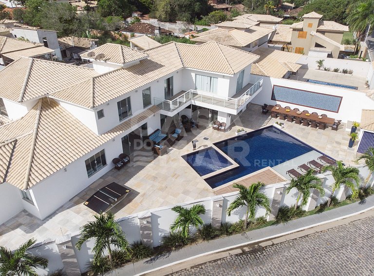 Excepcional casa em Geribá, composta de nove quartos, sendo