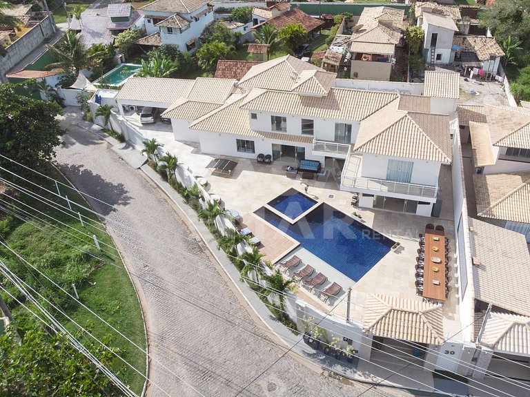 Excepcional casa em Geribá, composta de nove quartos, sendo