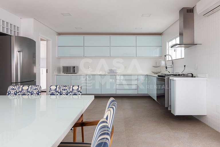 Exceptional house in Geribá, consisting of nine rooms, seven