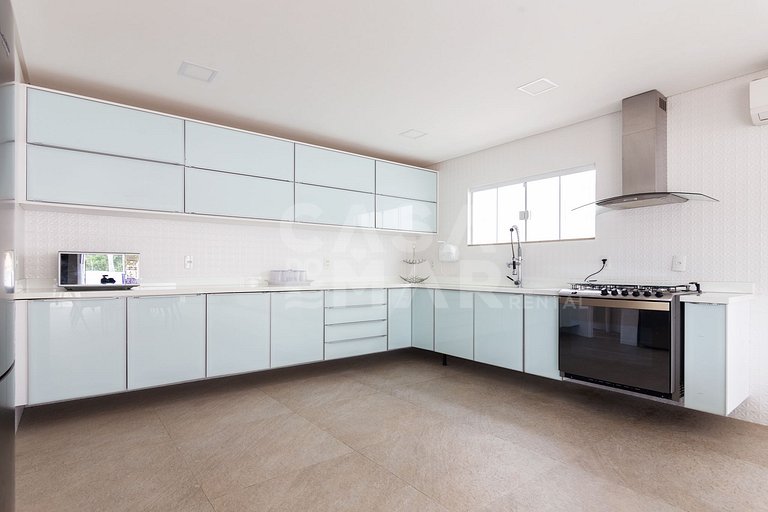 Exceptional house in Geribá, consisting of nine rooms, seven