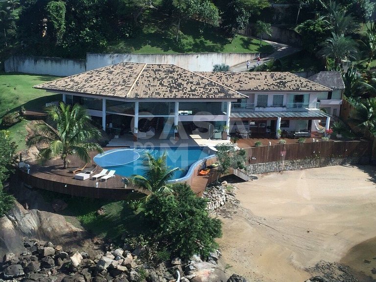 Linda casa em condomínio com 7 suítes, com vista linda do ma