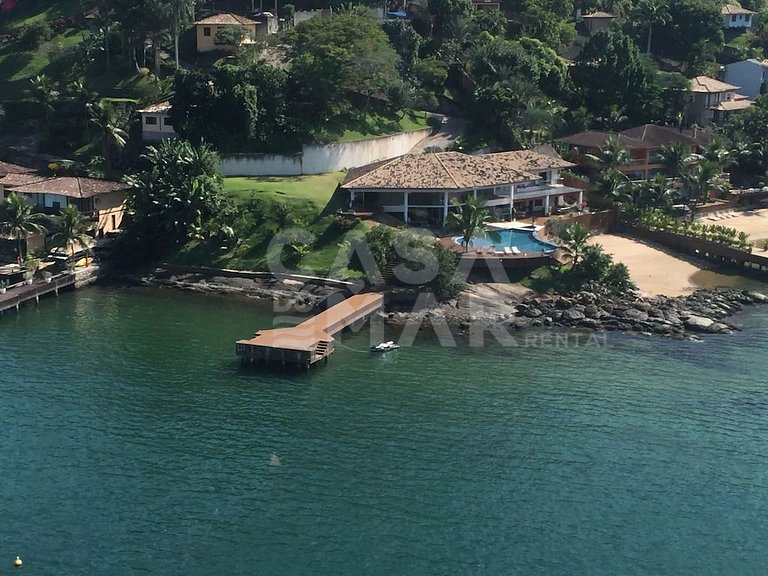 Linda casa em condomínio com 7 suítes, com vista linda do ma