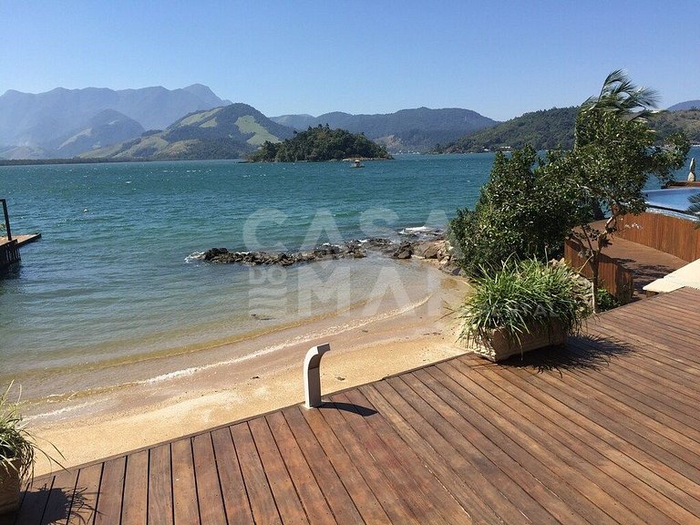 Linda casa em condomínio com 7 suítes, com vista linda do ma