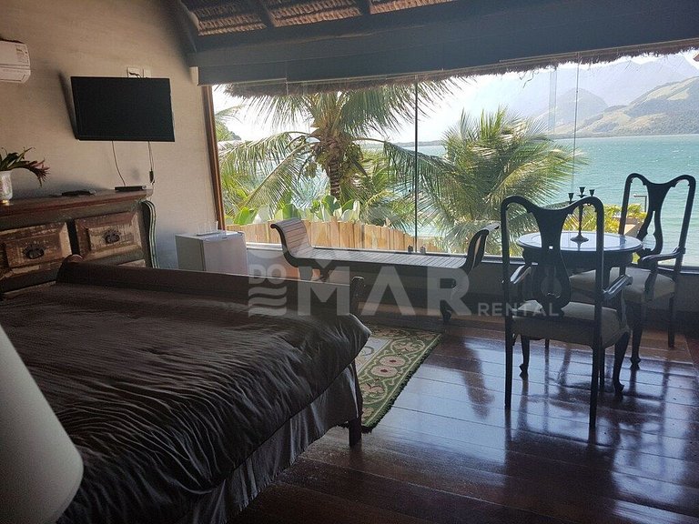 Linda casa em condomínio com 7 suítes, com vista linda do ma