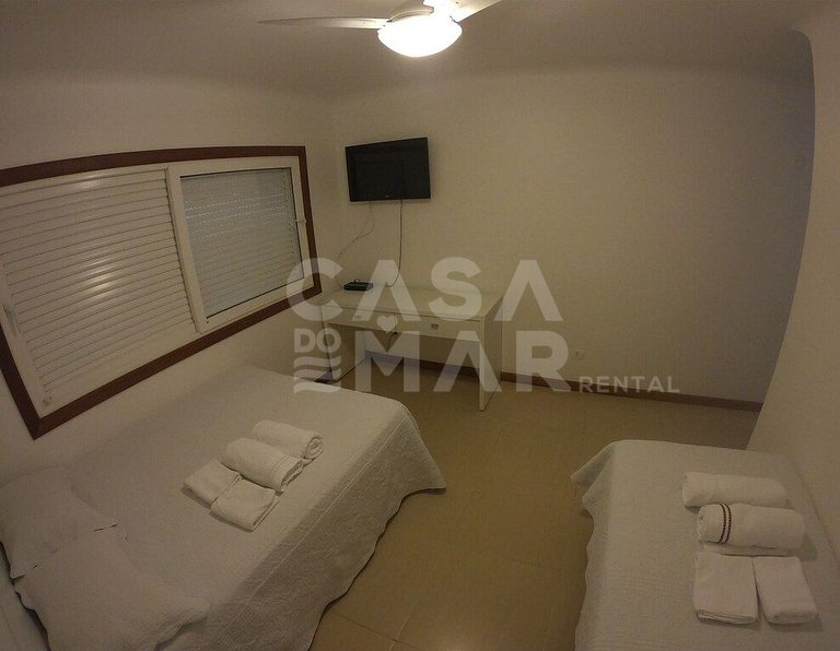 Espetacular casa composta de seis suítes em condomínio local