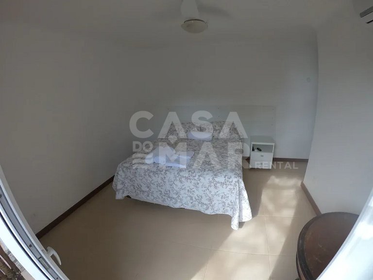 Espetacular casa composta de seis suítes em condomínio local
