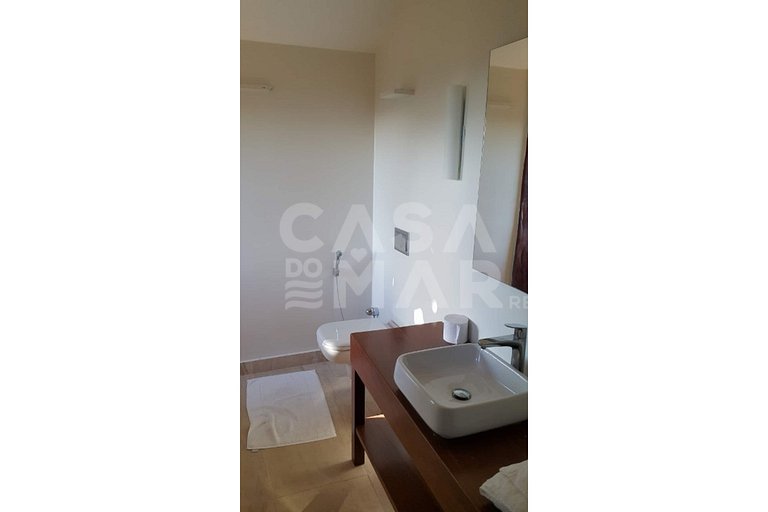 Linda casa com cinco suítes, localizada na Praia da Ferradur