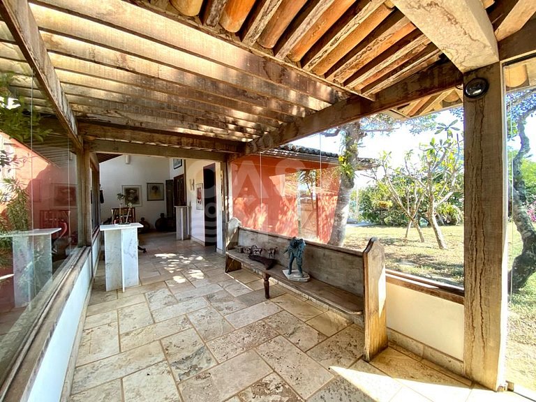 Espetacular casa composta de 4 suítes, localizada em Ponta d
