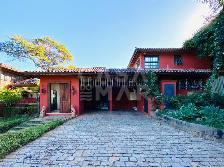 Espetacular casa composta de 4 suítes, localizada em Ponta d