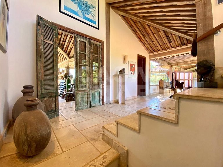 Espetacular casa composta de 4 suítes, localizada em Ponta d
