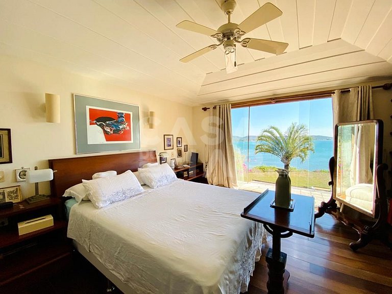 Espetacular casa composta de 4 suítes, localizada em Ponta d