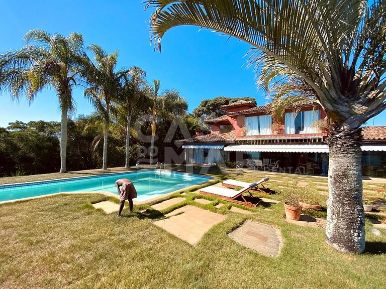 Espetacular casa composta de 4 suítes, localizada em Ponta d