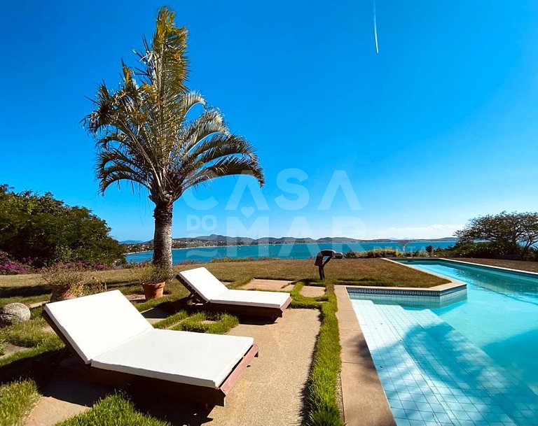 Espetacular casa composta de 4 suítes, localizada em Ponta d