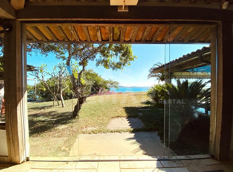 Espetacular casa composta de 4 suítes, localizada em Ponta d