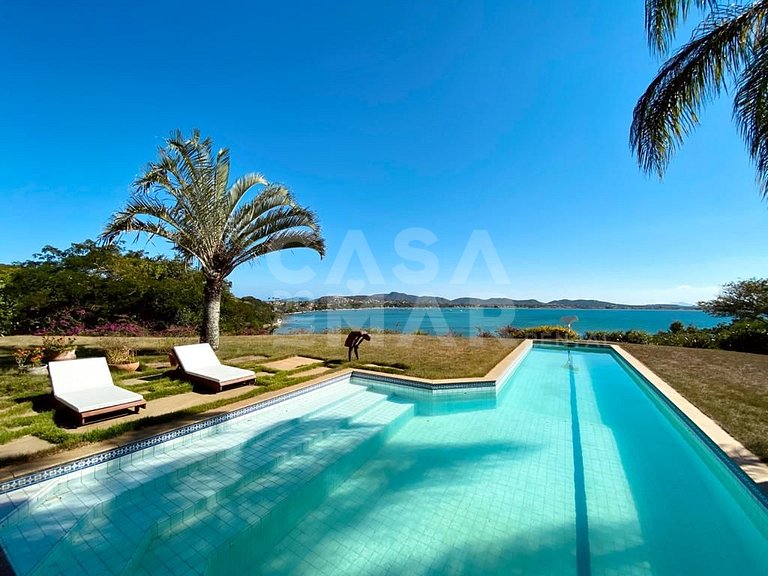 Espetacular casa composta de 4 suítes, localizada em Ponta d