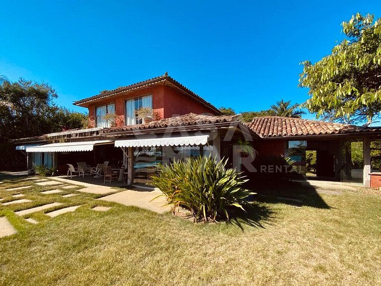 Espetacular casa composta de 4 suítes, localizada em Ponta d