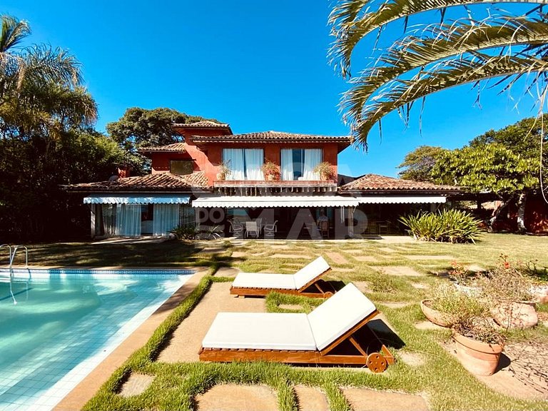 Espetacular casa composta de 4 suítes, localizada em Ponta d