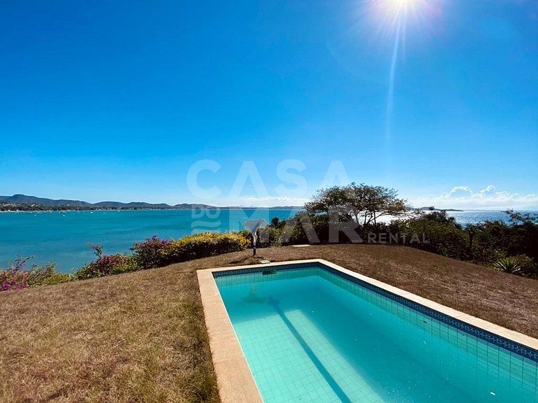 Espetacular casa composta de 4 suítes, localizada em Ponta d
