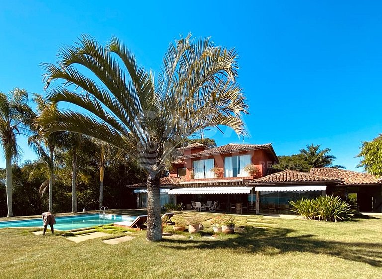 Espetacular casa composta de 4 suítes, localizada em Ponta d