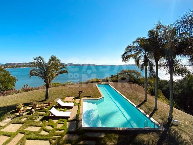 Espetacular casa composta de 4 suítes, localizada em Ponta d