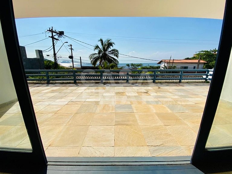 Linda casa composta de 7 quartos, sendo 5 suítes, localizada