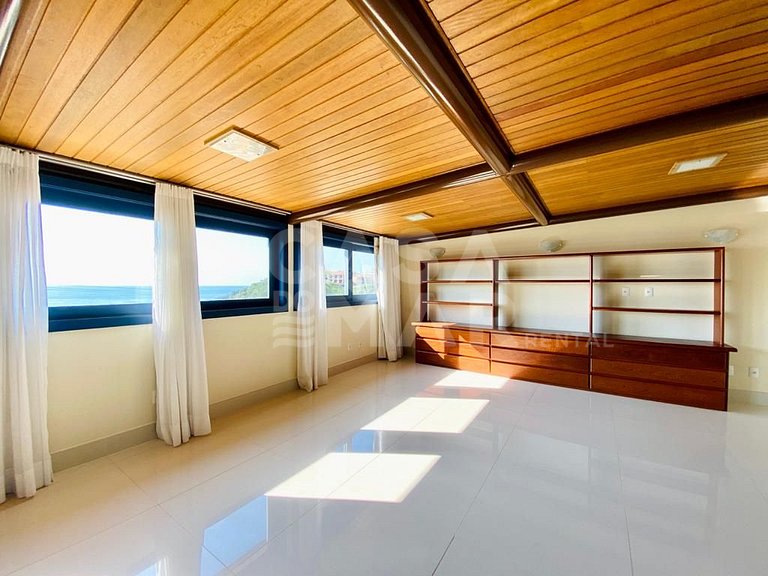 Linda casa composta de 7 quartos, sendo 5 suítes, localizada