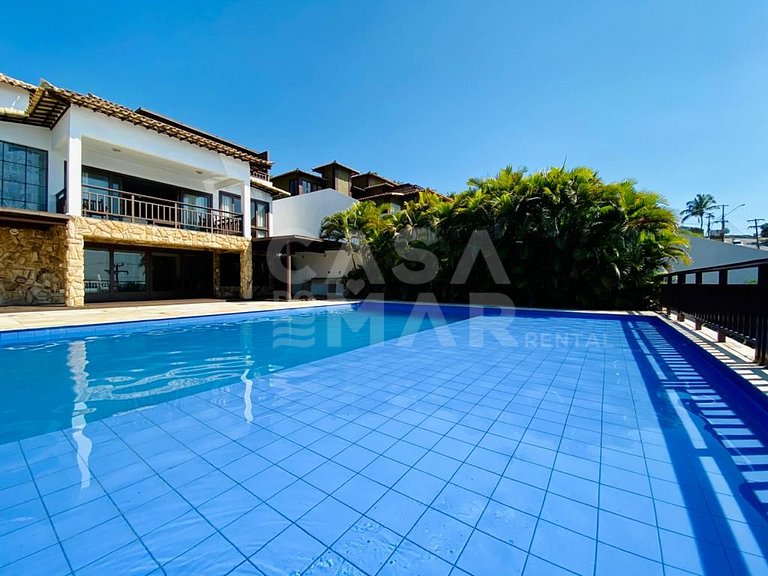 Linda casa com 6 quartos, sendo 3 suítes, localizada em João