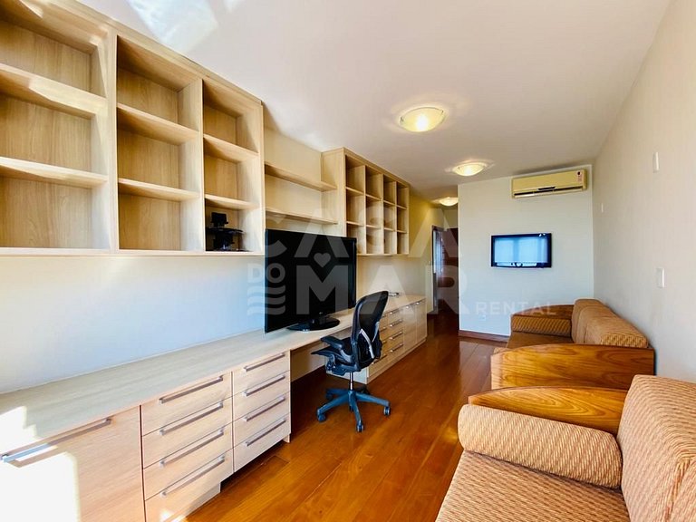 Linda casa com 6 quartos, sendo 3 suítes, localizada em João