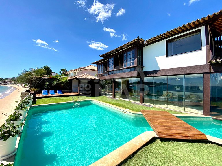 Linda casa com cinco suítes, pé na areia na praia do Canto