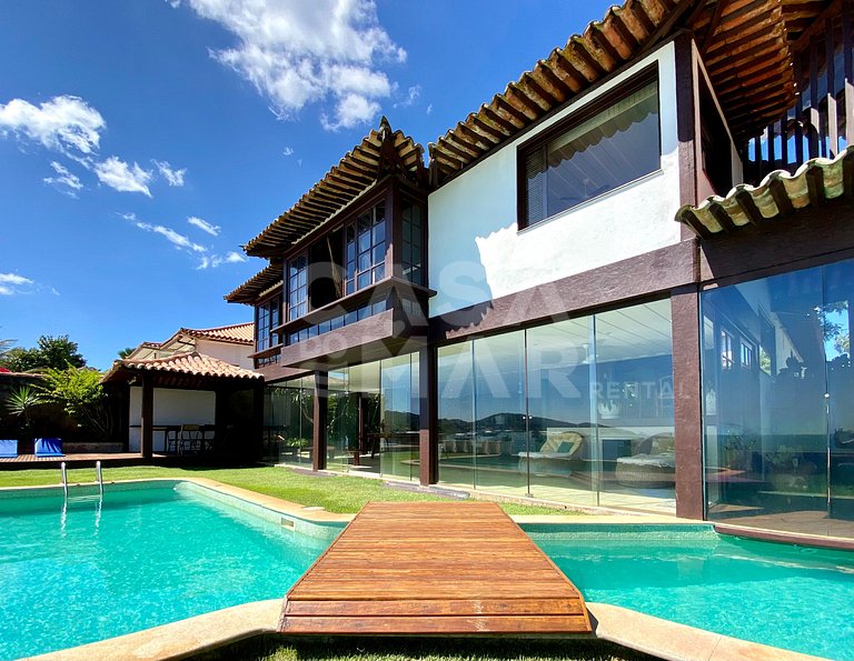 Linda casa com cinco suítes, pé na areia na praia do Canto