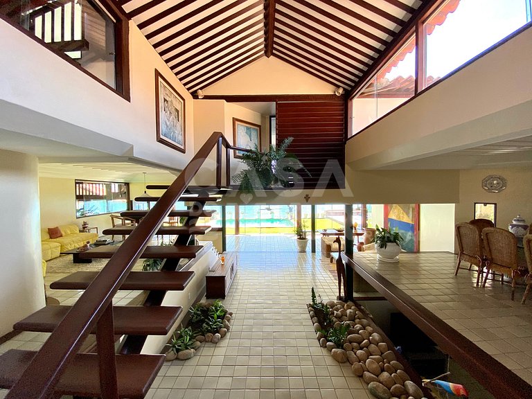 Linda casa com cinco suítes, pé na areia na praia do Canto