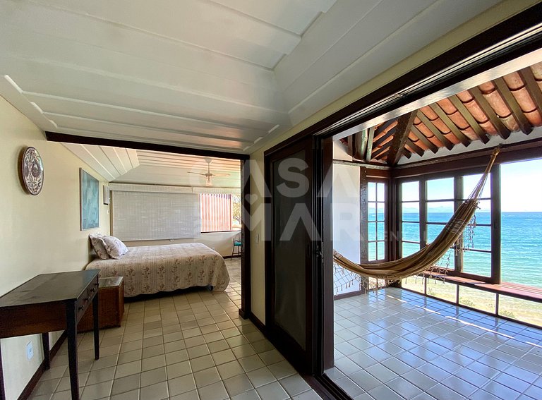 Linda casa com cinco suítes, pé na areia na praia do Canto